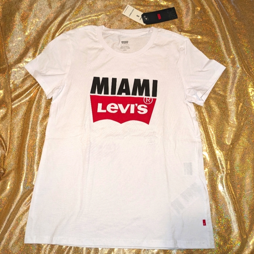 LEVI'S Miami batwings ladies T-shirt  NWT